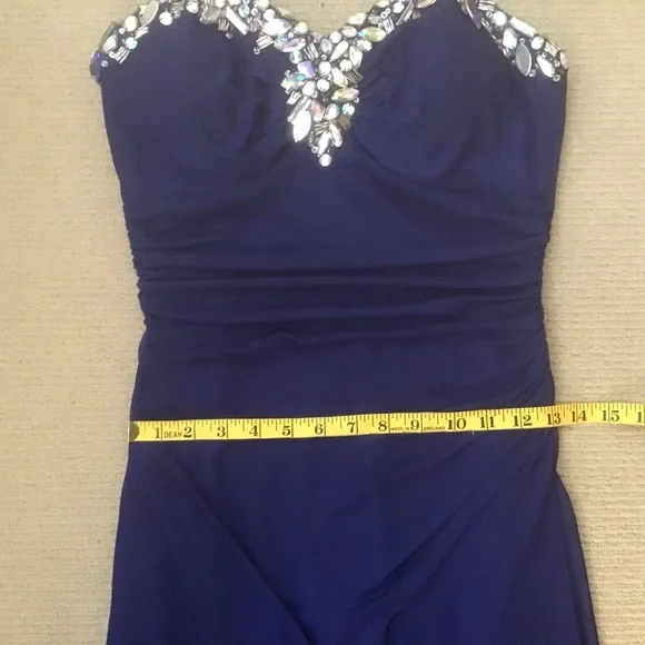 Price Drop⬇️Elegant Evening Gown - Picture 4 of 8